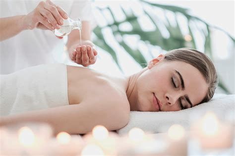 Massage sensuel complet du corps Massage sexuel Lancer